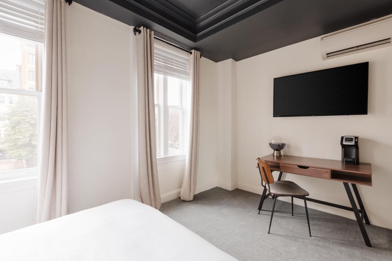Dupont Circle Embassy Inn By Found Вашингтон Номер фото