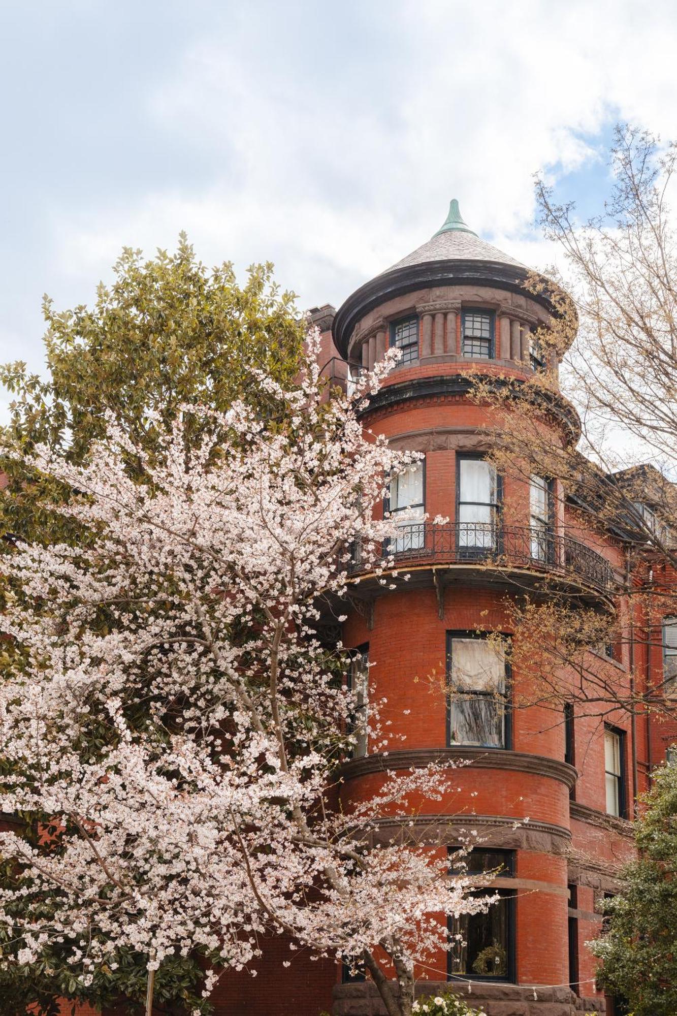 Dupont Circle Embassy Inn By Found Вашингтон Экстерьер фото